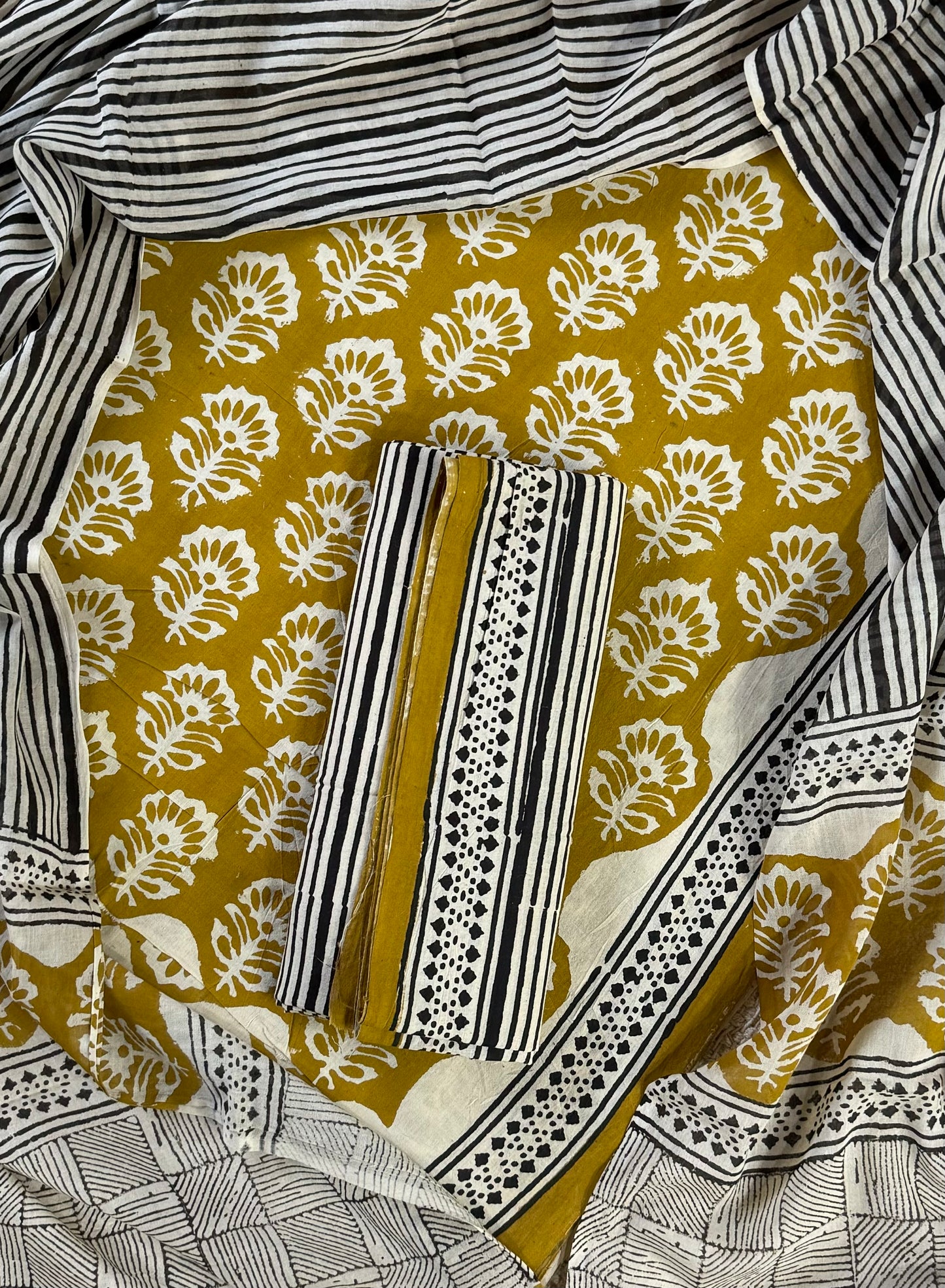 Exclusive Sanganeri Printed Cotton Suit With Cotton Dupatta (BSCOTMU69)